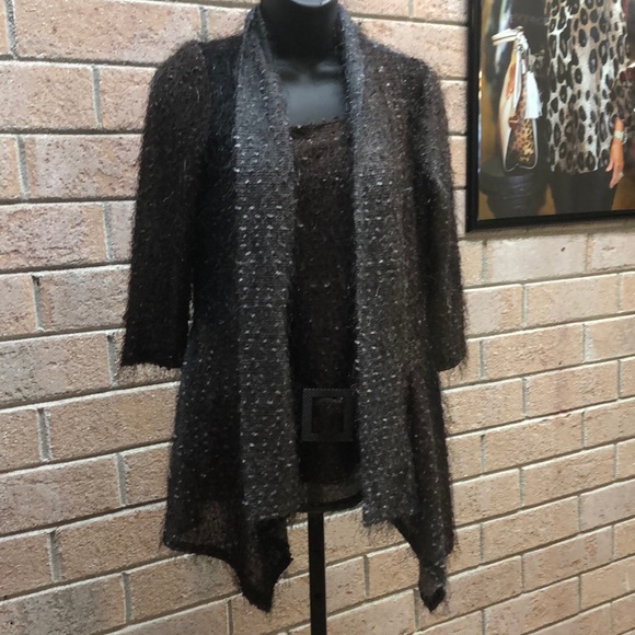 Frank Lyman Design Sweaters - Frank Lyman sweater set with a little sparkle